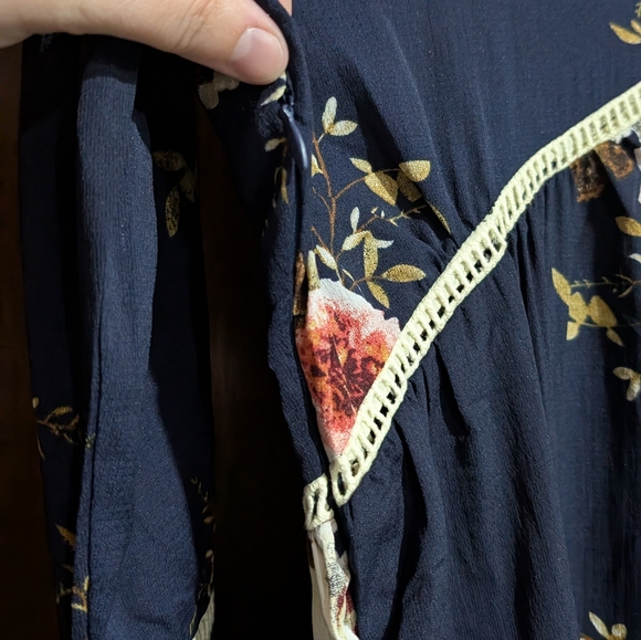 Davi And Dani NWT M Floral Long Sleeve Dress - Picture 3 of 5